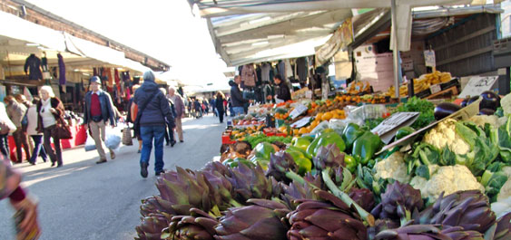 Mercato settimanale martedì 28 aprile